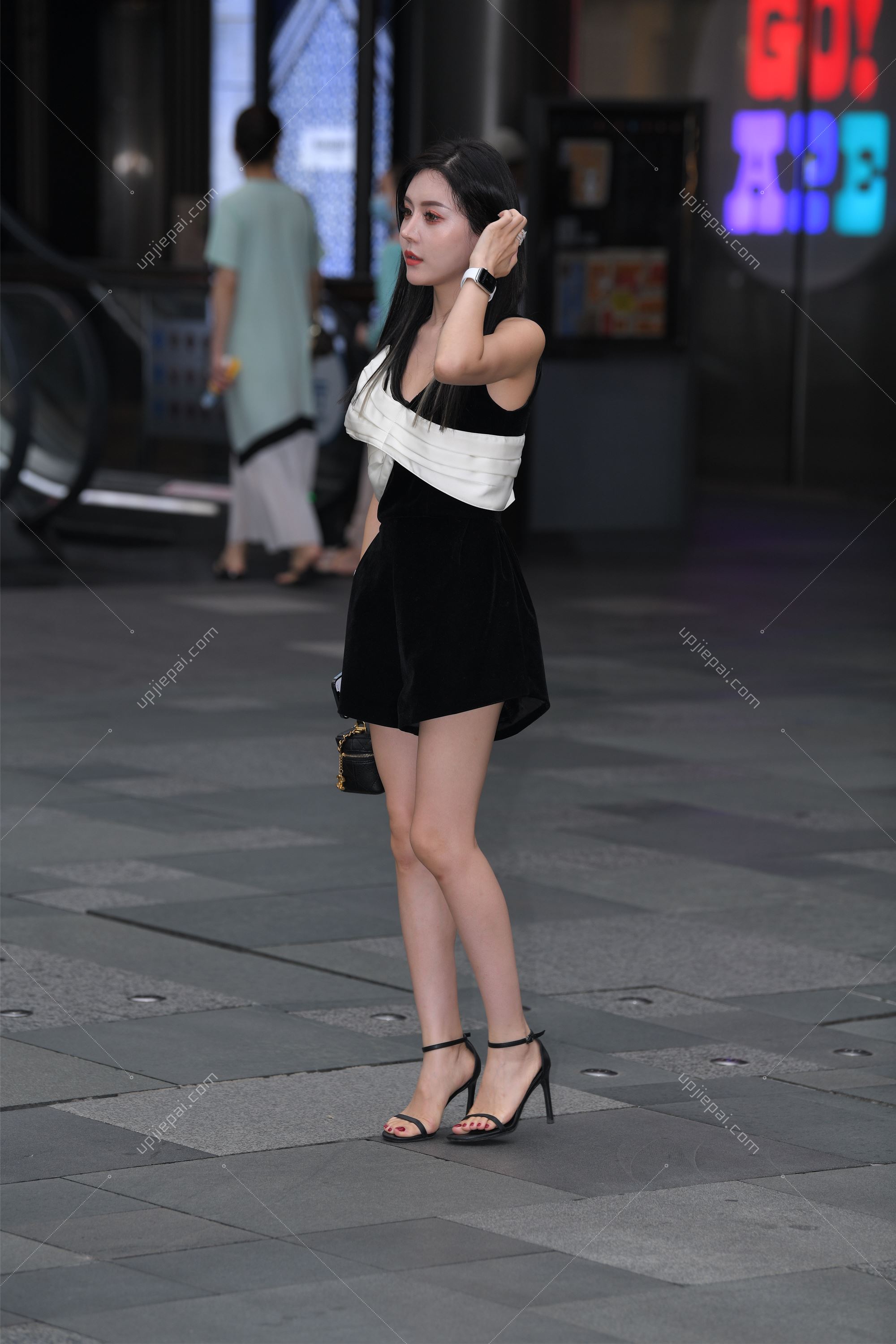 图片[1]-街拍无水印原图 – UPB00018 [81p]-UP街拍 - 一家审美极高的美女原图网站